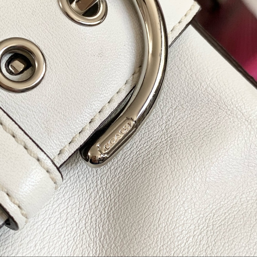 White Leather coach buckle shoulder bag - Picture 5 of 15